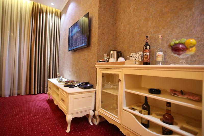 Superior Suite image 4