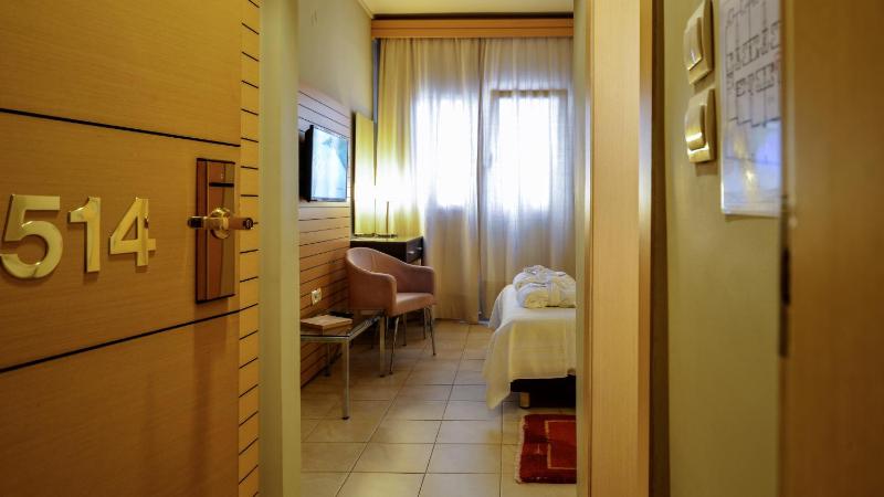 Budget Single Room with Single Bed image 3