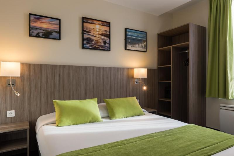 Double Room image 3