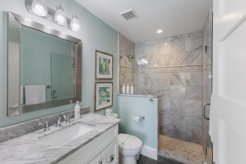 Emerald Bay Beach House - image 18