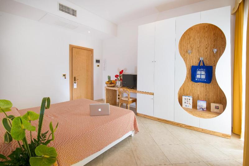 Standard Double Room image 3