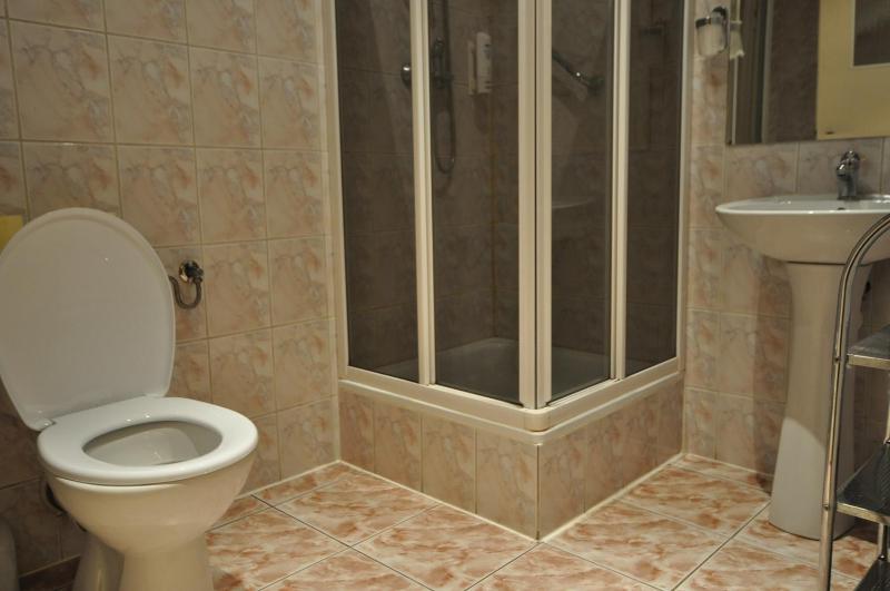 Classic Quadruple Room image 2