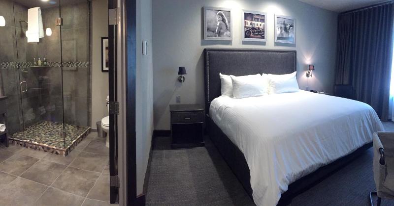Deluxe King Room image 4