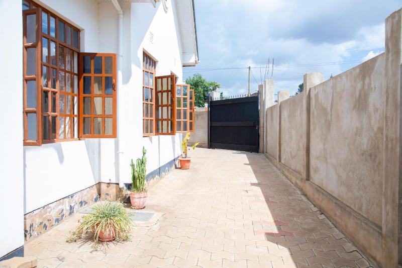 Arusha Oasis Executive Residence - image 12
