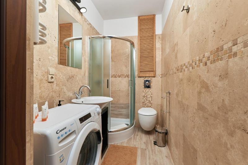 Rynek Apartment The Heart of the City by Noclegi Renters - image 15