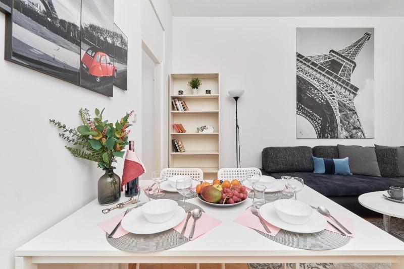 Rynek Apartment The Heart of the City by Noclegi Renters - image 4