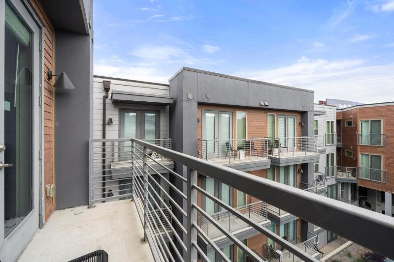 Placemakr Downtown Austin - image 47
