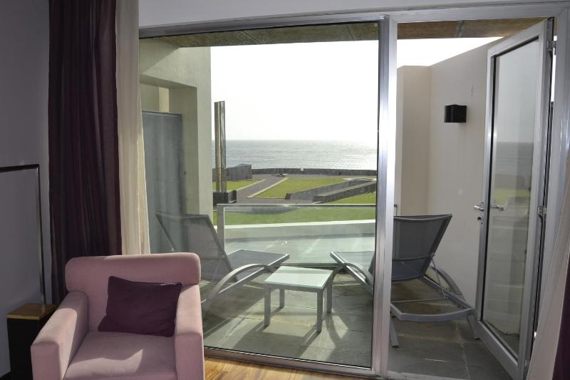 Double/Twin Superior Room Sea View image 3