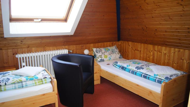 Twin Room with Bath image 2