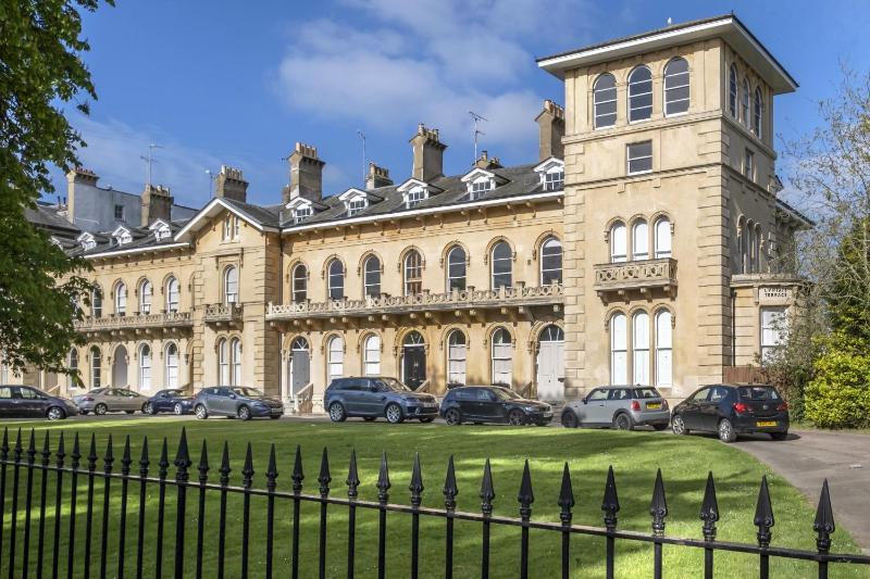 Stylish 2-Bed Home in Fairview with Free Parking - image 23