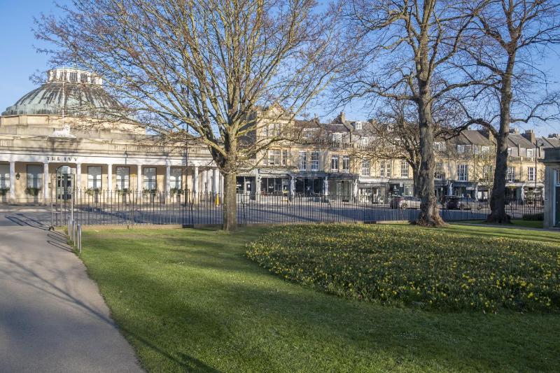 Stunning and Contemporary 2 Bed Home in Lansdown - image 27