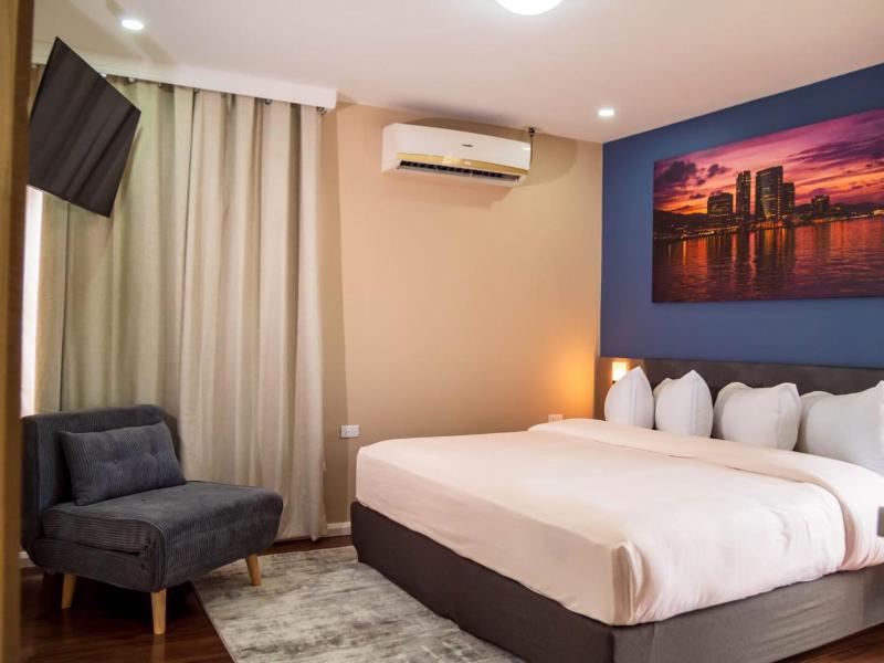TStays Smart Hotel Courtyard Gated Modern Stay - image 16