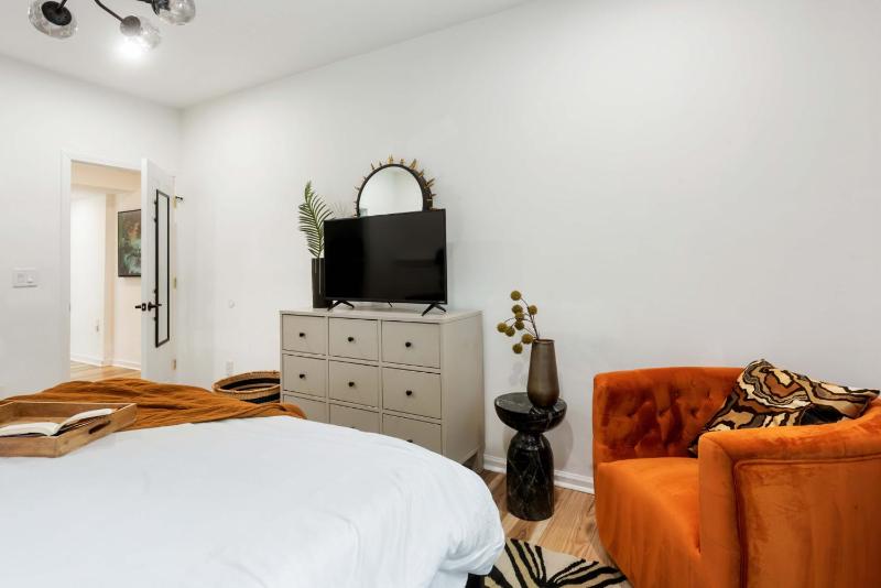 Inman Park Royal 1 BR Beltline Steps - image 15