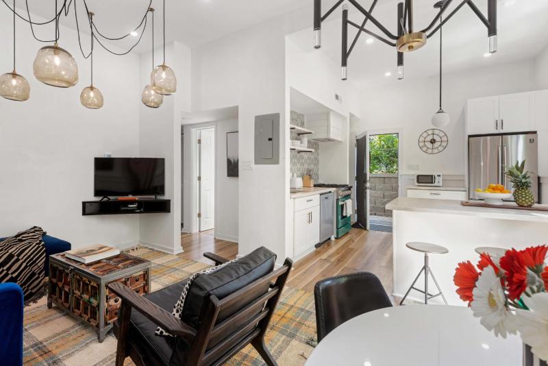 Inman Park Royal 1 BR Beltline Steps - image 17