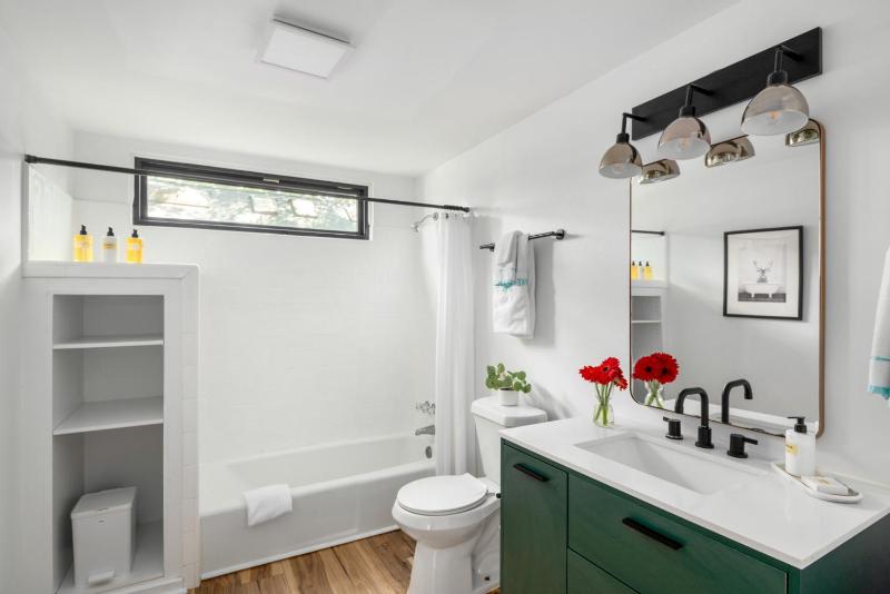 Inman Park Beltline Outpost - image 34