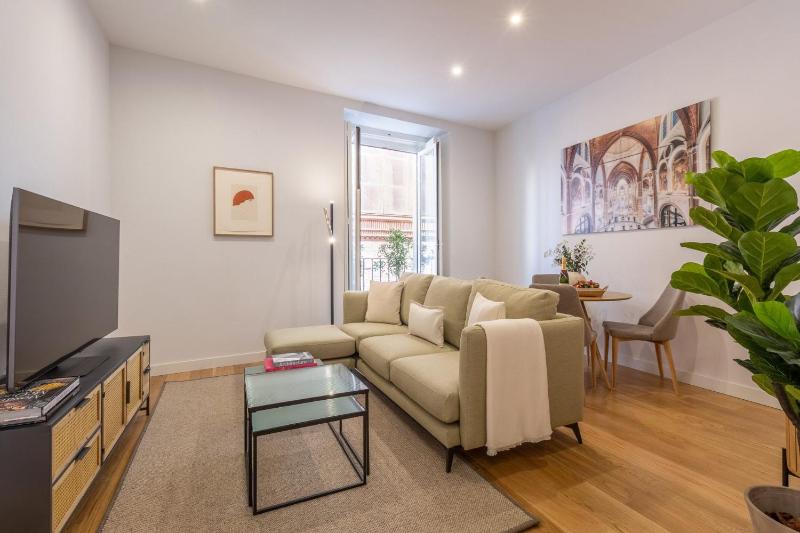 Charming Apartment in the Heart of Las Letras - image 1