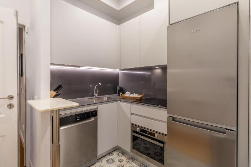 Charming Apartment in the Heart of Las Letras - image 5
