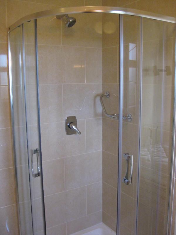 Deluxe Triple Room image 3