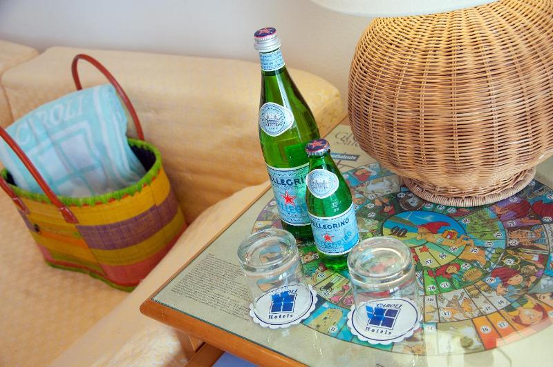 Standard Quadruple Room image 2