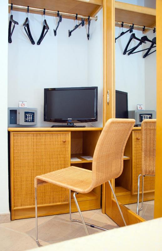 Small Single Room image 2