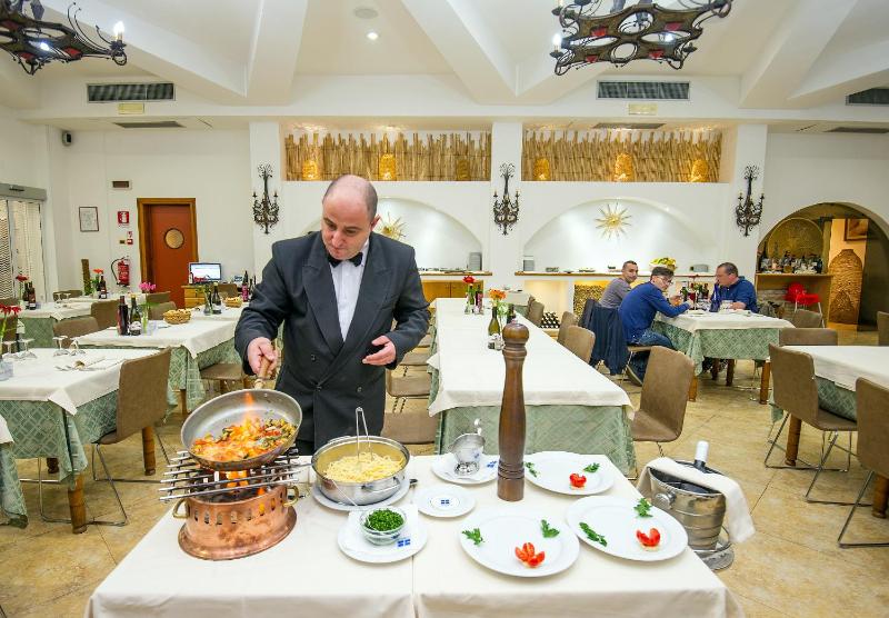 Standard Quadruple Room image 4