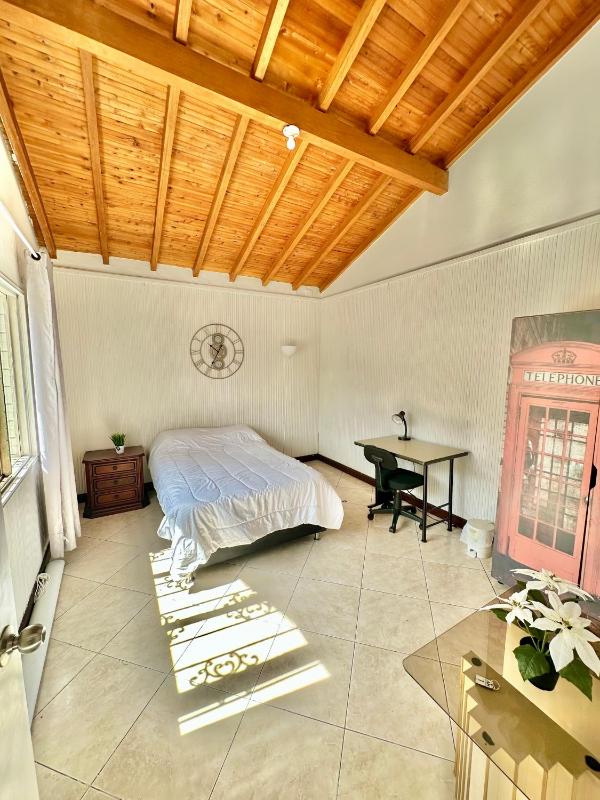 Private room Laureles Estadio la 70 Fast WIFI - image 7