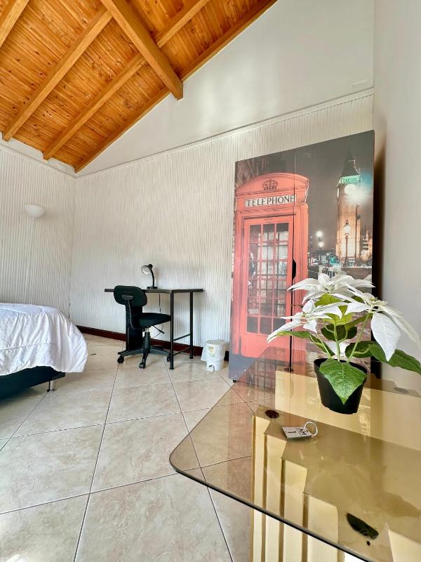 Private room Laureles Estadio la 70 Fast WIFI - image 9