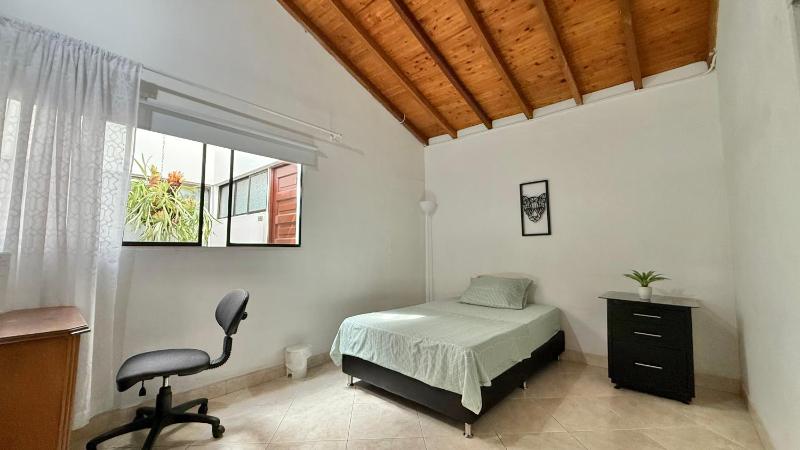 Private room Laureles Estadio la 70 Fast WIFI - image 3