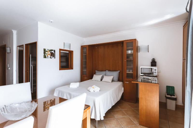 Quinta Velha Garage&Pool Flat 103 - image 14