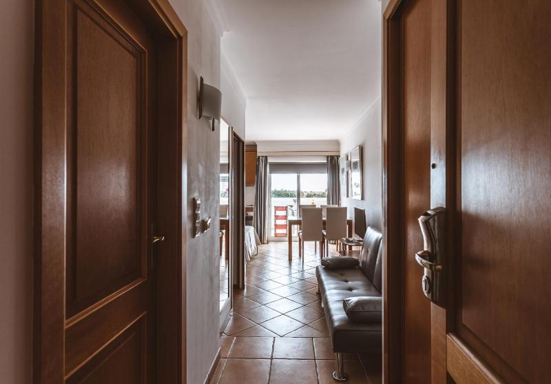 Quinta Velha Garage&Pool Flat 103 - image 23