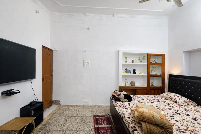 Divine Solace GF2 Comfy stay near Triveni Sangam - image 9