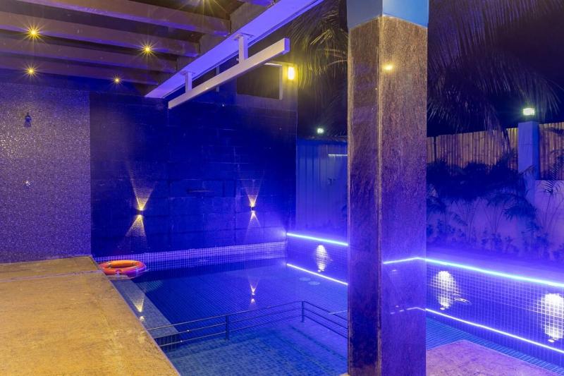 Villa De Aqua ECR 2 with Rain Shower Pool and 4K Cinema - image 2