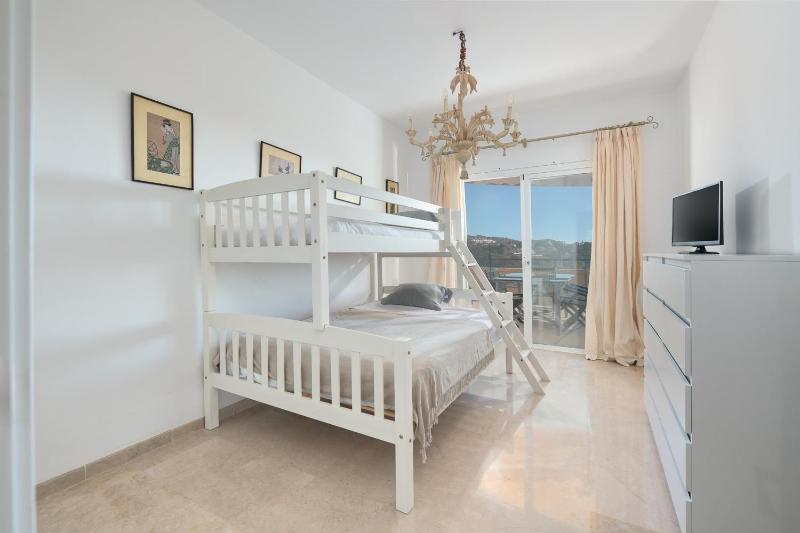 Beautiful 2 bedroms apartment located in Elviria Hills - image 19