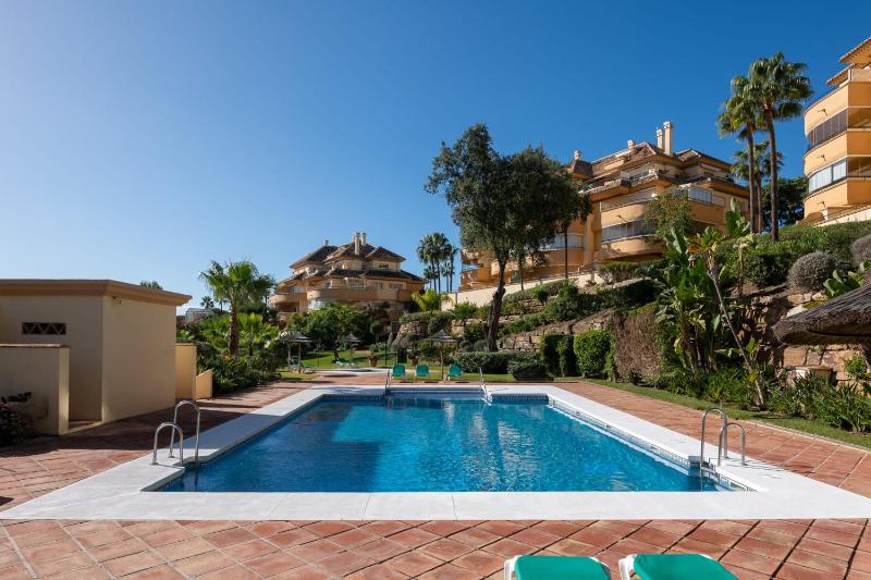 Beautiful 2 bedroms apartment located in Elviria Hills - image 22