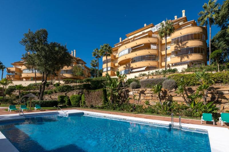 Beautiful 2 bedroms apartment located in Elviria Hills - image 24