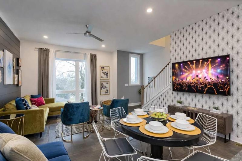 NEW East Nashville Retreat 12 mins to Broadway - image 1