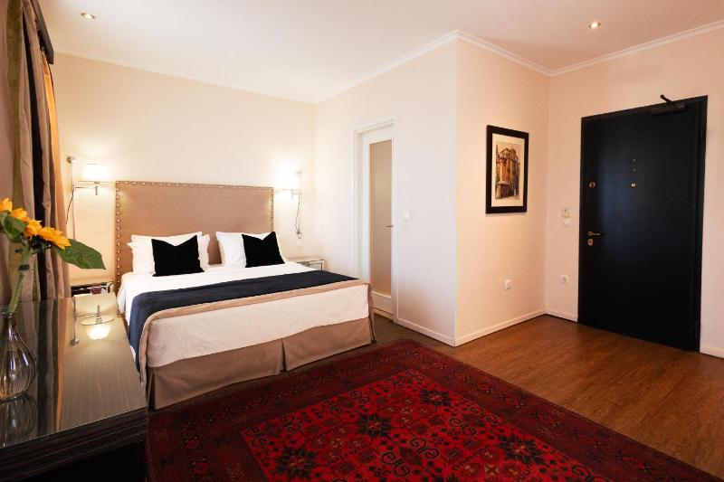 Best Western Plus Embassy Hotel - image 3