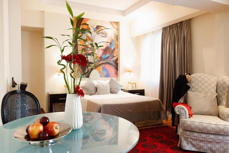 Best Western Plus Embassy Hotel - image 14