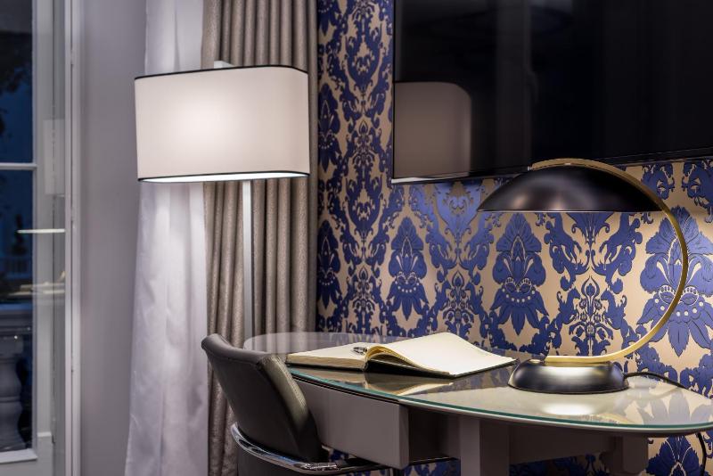 Junior King Suite image 2