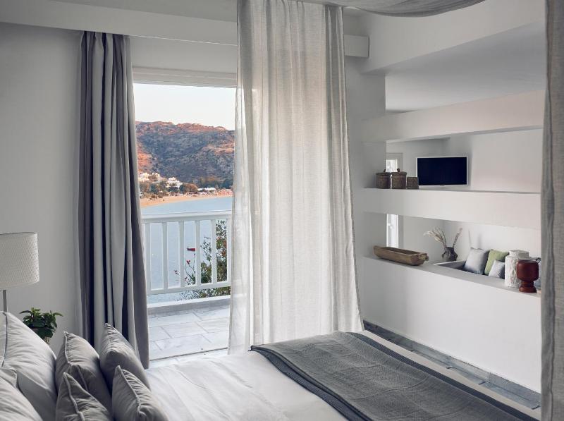 Deluxe Suite Sea View image 4