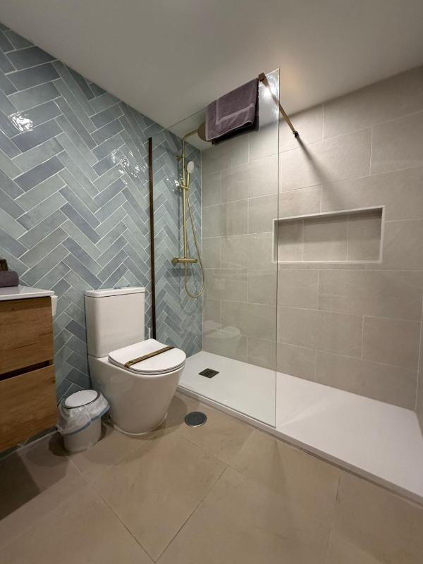 Perfect Location 3 Bedrooms 2 bath Parking Pool - image 30