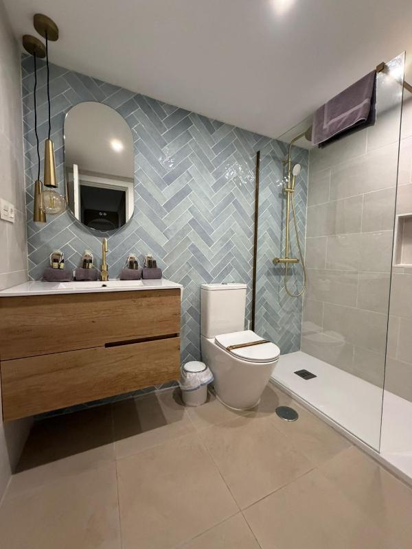 Perfect Location 3 Bedrooms 2 bath Parking Pool - image 29