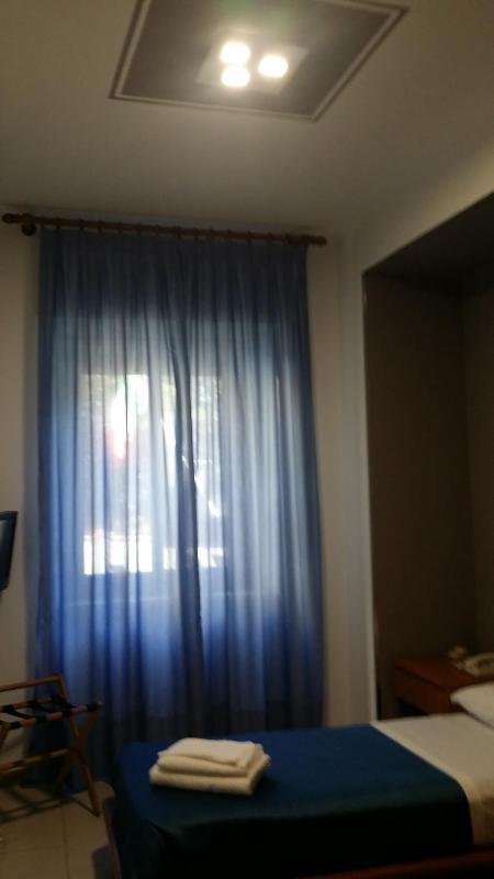Single Room image 4