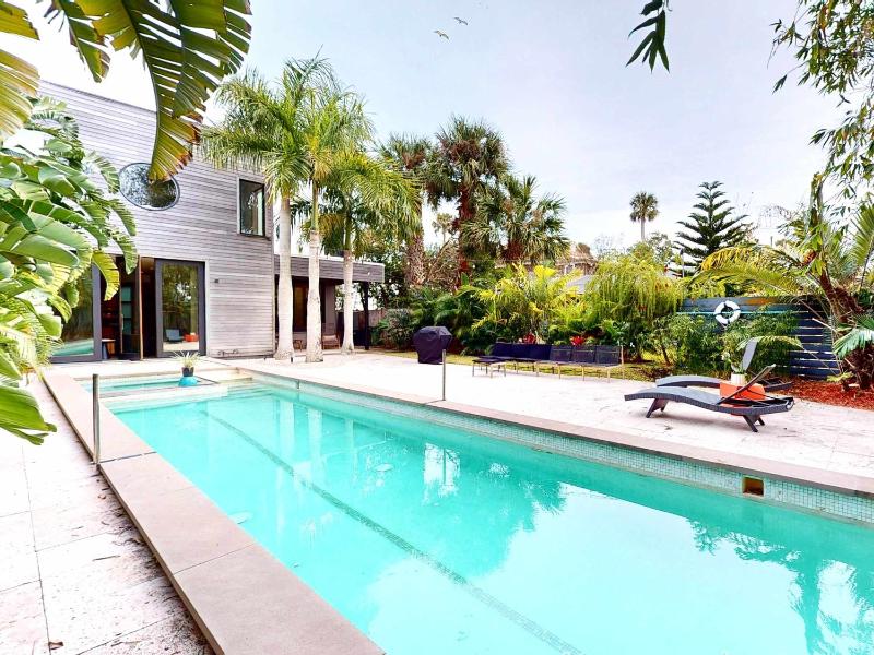 Private Pool Hot Tub Rooftop Deck - Waterscape - image 1