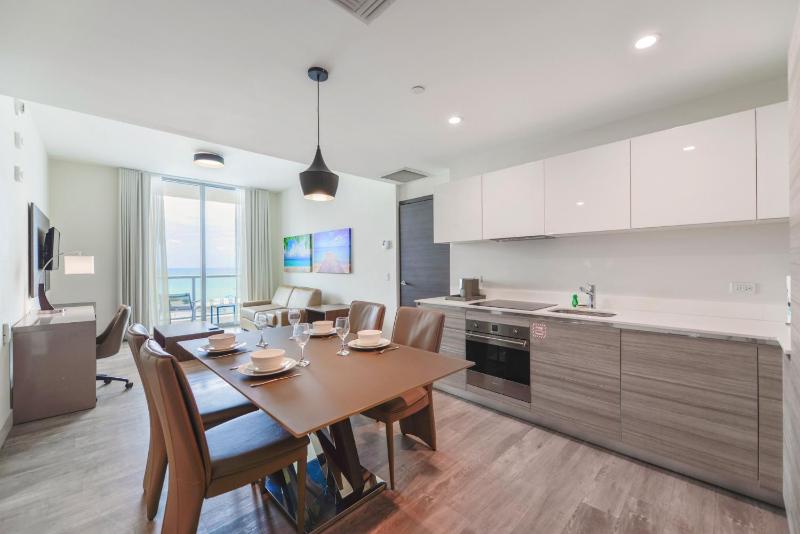 Front Bay View Terrace + Rooftop Pool+ Near Beach - image 8