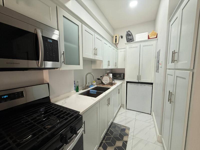 Modern Cascade 1-Bdrm - image 2