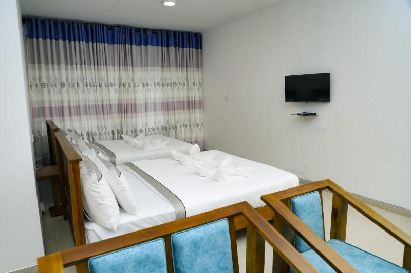 HILL SIDE RESORT - Ella - image 2