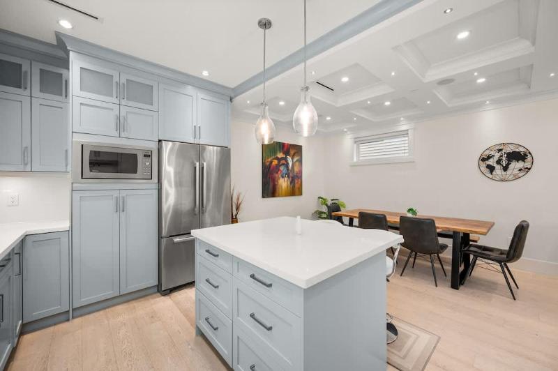 Your Next Stay Spacious Bright & Sophisticated - image 8
