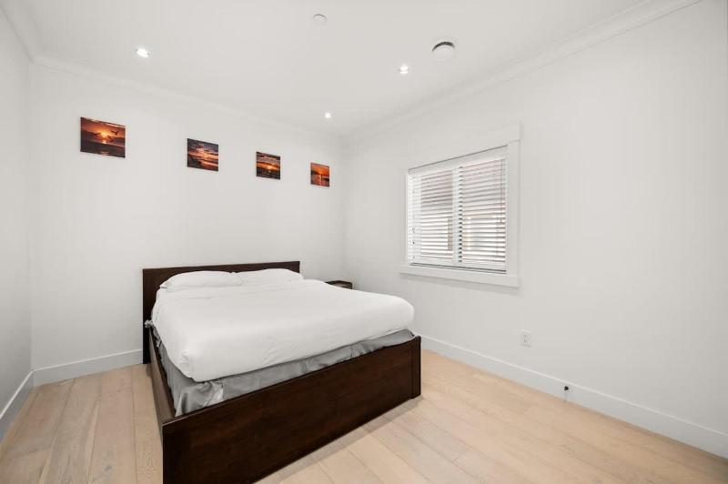 Your Next Stay Spacious Bright & Sophisticated - image 4