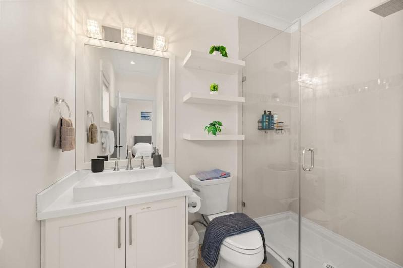 Your Next Stay Spacious Bright & Sophisticated - image 7